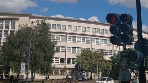 Arras Une Jeune Fille De Ans Se Suicide En Se D Fenestrant Dans