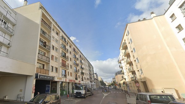 Versailles Un Bebe De 11 Mois Monte Sur Le Canape Et Chute Mortellement Du 5eme Etage